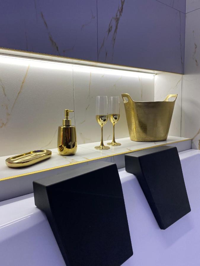 Apartament "Love" Centrum Z Duza Wanna Dla Dwojga غنيزنو المظهر الخارجي الصورة