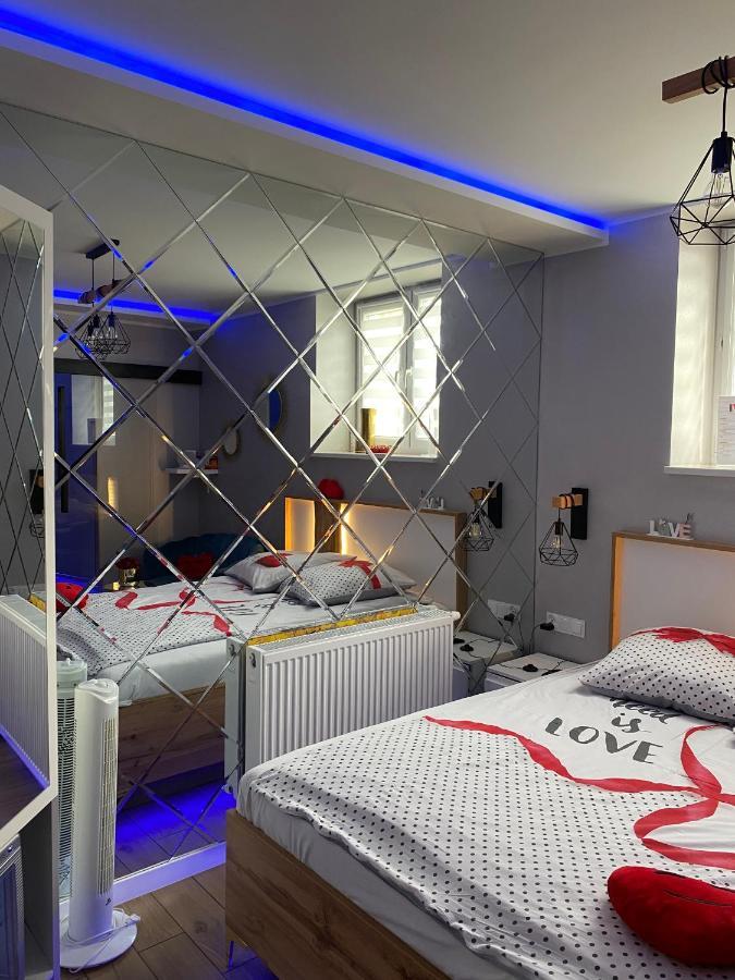 Apartament "Love" Centrum Z Duza Wanna Dla Dwojga غنيزنو المظهر الخارجي الصورة