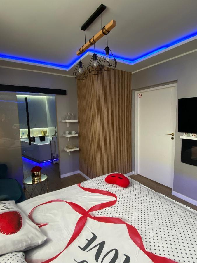 Apartament "Love" Centrum Z Duza Wanna Dla Dwojga غنيزنو المظهر الخارجي الصورة
